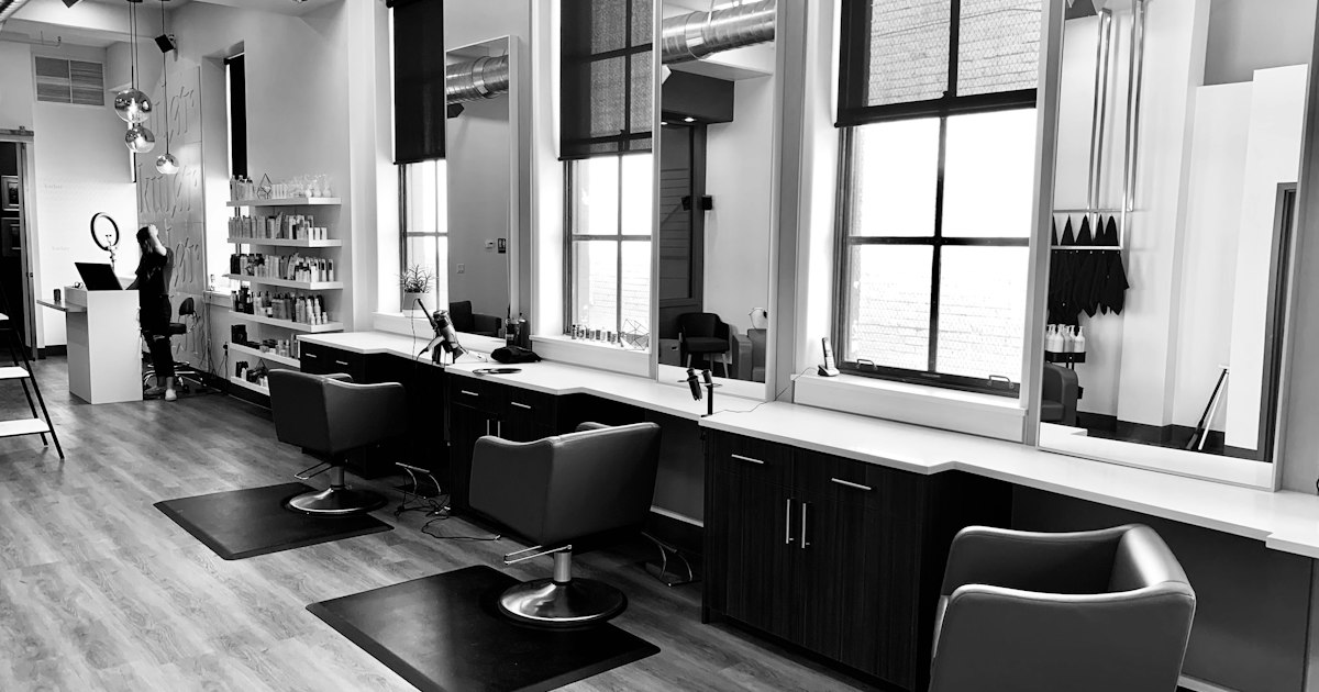 美容室・ヘアサロン・エステのための勤怠管理|アシスタントの居残り練習・モデルハントの適法化とfreee予約連携